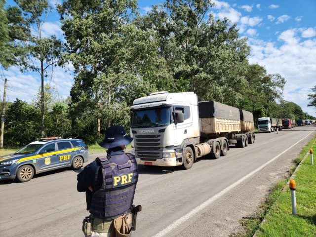 PRF libera caminhoneiros parados no trecho entre Itaara e Santa Maria