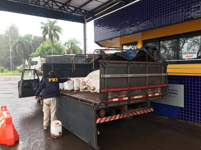 PRF prende contrabandista com carga de defensivos agrcolas proibidos no Brasil