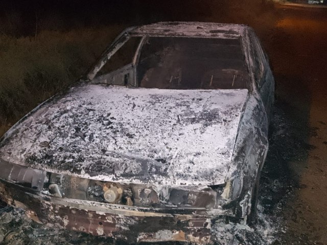 Homem agredido em sada de casa noturna tem carro incendiado em Tupanciret  