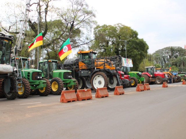 Agro mobilizado: 'tratorao' em Tupanciret chama ateno para demandas do setor 