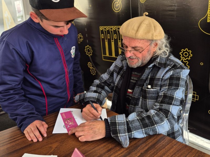 Lanamento de livro infantil de Byrata Lopes  destaque na Feira do Livro de Santa Maria 