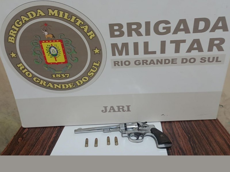 Durante operao, Brigada Militar prende homem por porte ilegal de arma de fogo em Jari 