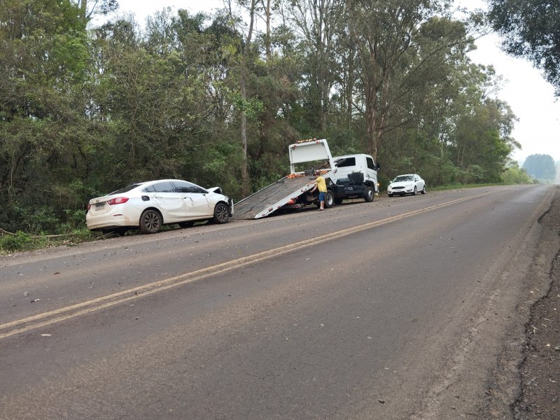 Condutor perde controle do veculo e colide em rvore na RSC 392, em Tupanciret 