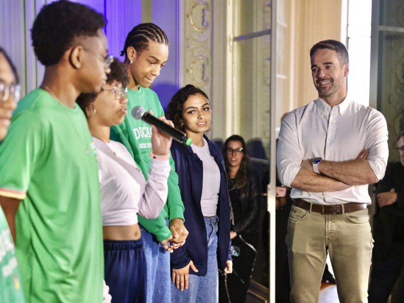 Alunos da Rede Estadual de Ensino recebero uniforme padro