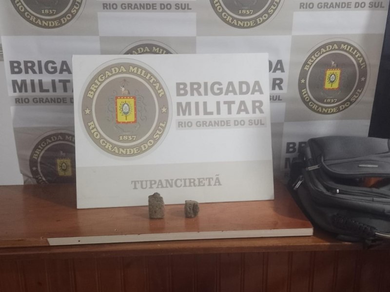 Indivduo de 21 anos  preso com drogas durante patrulhamento