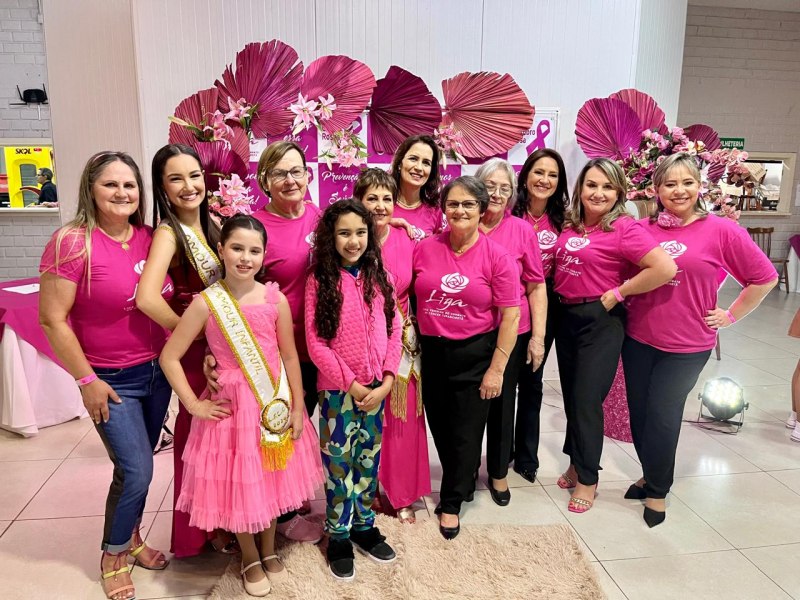 Jantar Amigo finaliza as atividades do Outubro Rosa da Liga Feminina de Combate ao Cncer de Tupanciret