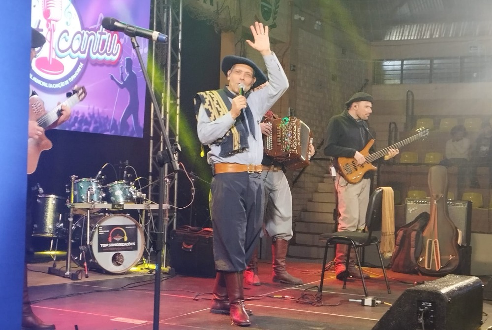 Joca Martins encerra noite de shows do FestCantu
