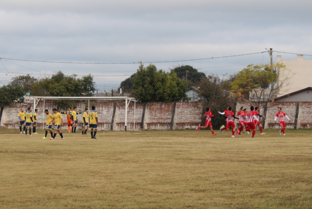 Vila Oper�ria vence o Madeireira Iva� e garante classifica��o � segunda fase do Citadino