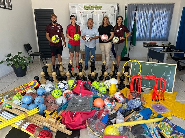 Quarto Centenrio Recebe Kits de Materiais Esportivos do Programa Esporte Que Queremos