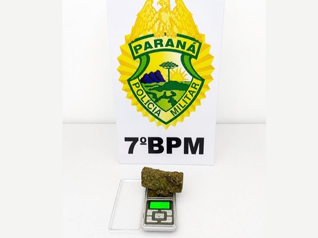 Homem &eacute; preso com maconha ap&oacute;s tentar fugir de abordagem policial em Goioer&ecirc;