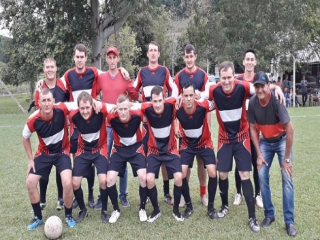 Em duas disputas de pênaltis foram conhecidos os times finalistas do futebol sete do Sempre Alegre