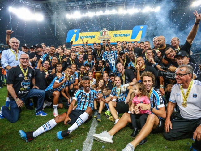 Nos pênaltis, Grêmio derrota Inter e conquista o bicampeonato gaúcho invicto