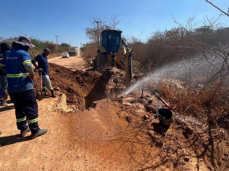 Ipubi: Compesa combate furtos em adutora e retoma abastecimento