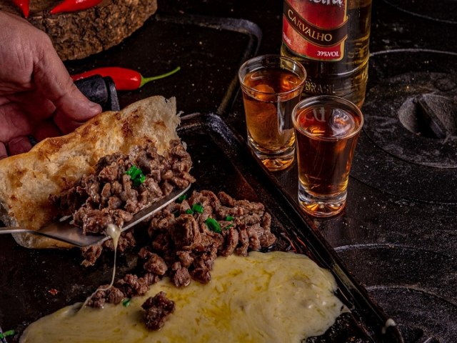 Bar curitibano serve o Pão de Bêbado