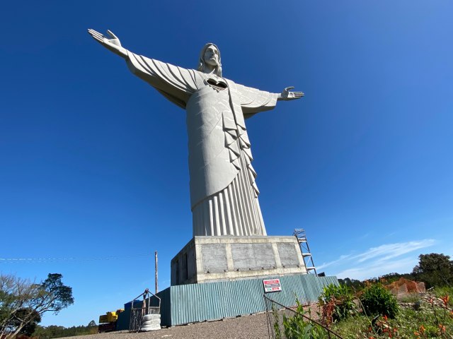 Maior esttua do mundo, o Cristo Protetor de Encantado, j recebeu mais de 130 mil visitantes no Brasil