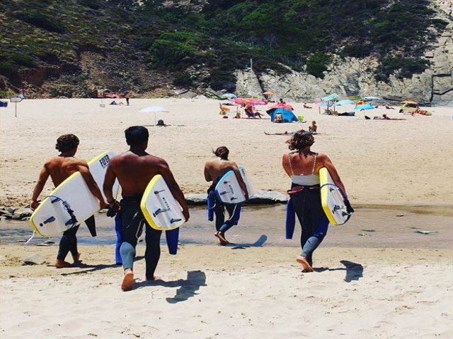 Veja locais ideais para a prtica de surf em Lisboa