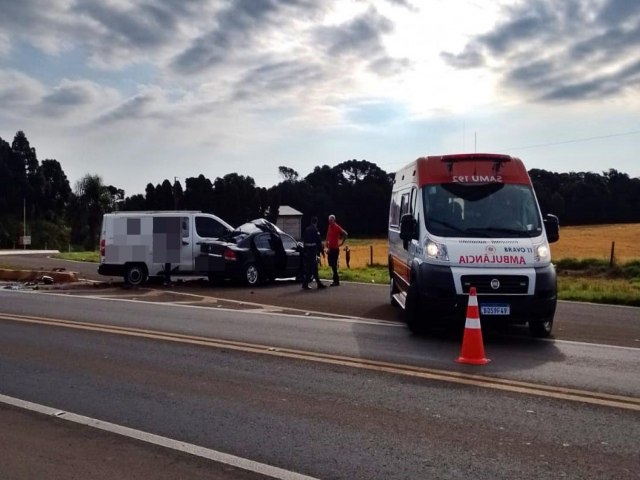 Carreta tomba na BR-277 e motorista morre no acidente em Candói