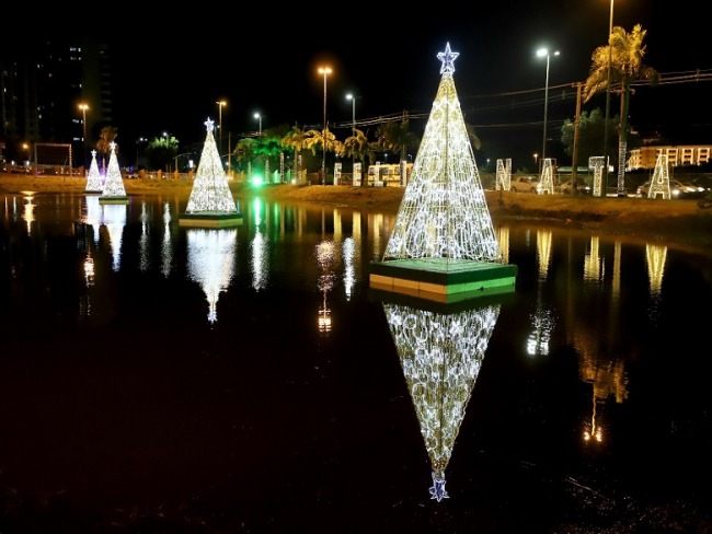Aracajuanos lotam Parque da Sementeira no Natal Iluminado 2019