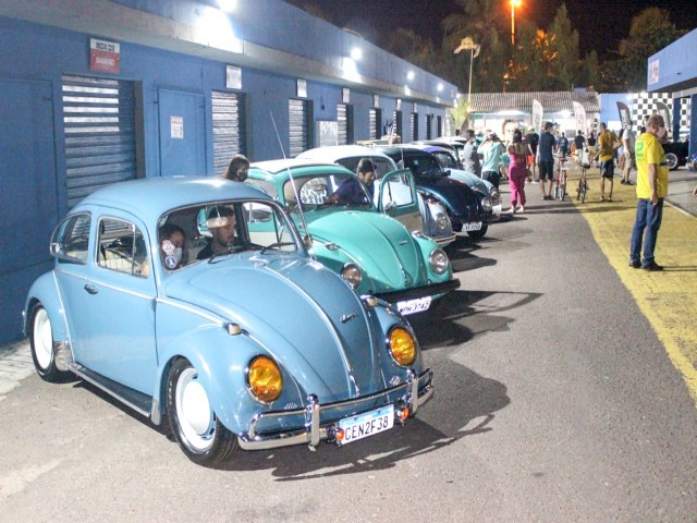 Atalaia Kart sedia encontro de carros antigos em homenagem ao Dia Nacional do Fusca
