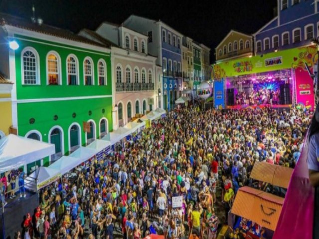 Carnaval atrai foliões e registram recordes de movimentação turística
