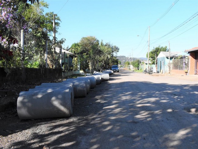 Rua Alagoas, em Nova Hartz, recebe drenagem
