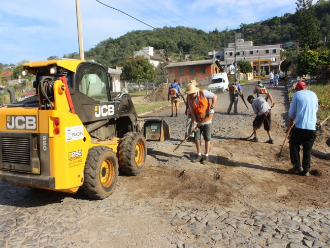 Pacote de pavimentao prossegue em Parob com mais de R$ 1,5 milho de recursos prprios 