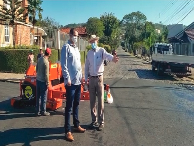 Prefeitura de Parob prossegue pavimentao da Rua Jos Mosmann Sobrinho  