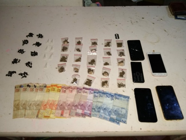 Brigada Militar prende Homens por trfico de drogas no Loteamento Eldorado