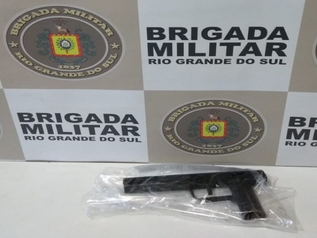 Brigada Militar de Igrejinha prende homem com simulacro de arma 