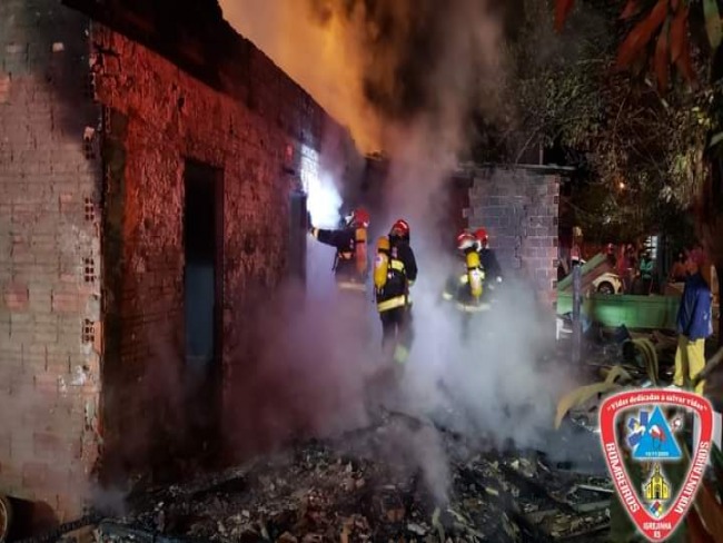 Residência é destruída por incêndio em Igrejinha 