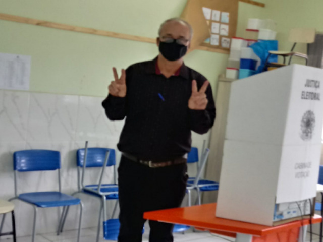 Candidato a vice-prefeito em Parobé votou por volta das 11h