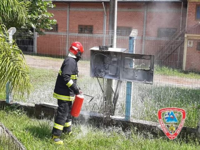 Princpio de incndio em caixa de distribuio de energia  controlado pelos Bombeiros de Igrejinha 