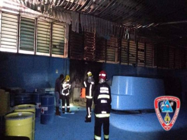 Bombeiros controlam incndio em empresa de Taquara