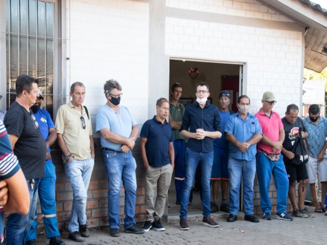 Leandro Horlle e Joozinho acompanham demandas da Secretaria de Obras e Trnsito  