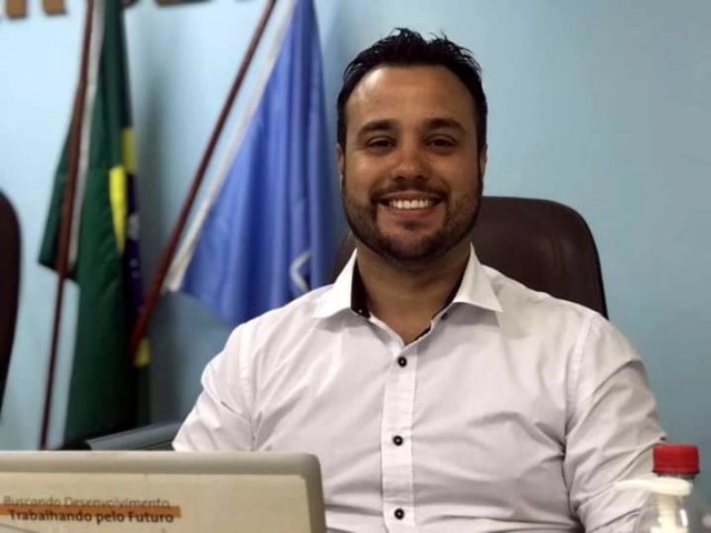 Vereador Adriano Azeredo protocola projeto de Lei Parto Seguro