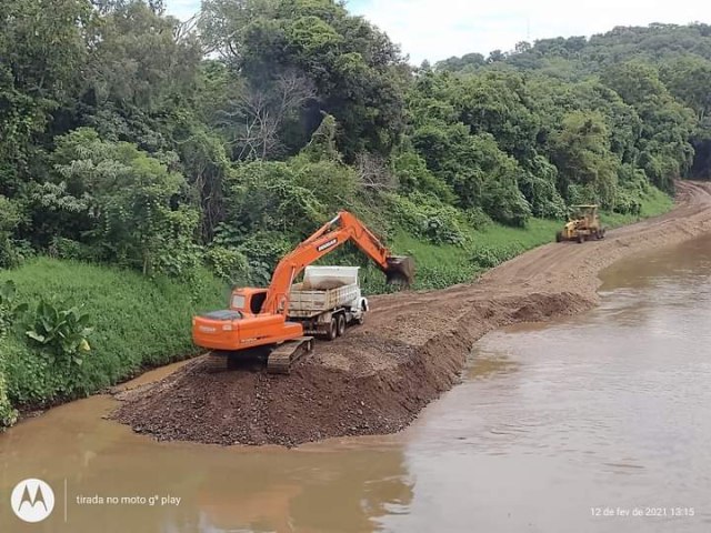 Secretaria de Obras de Igrejinha realiza aes de limpeza e desassoreamento do Rio Paranhana