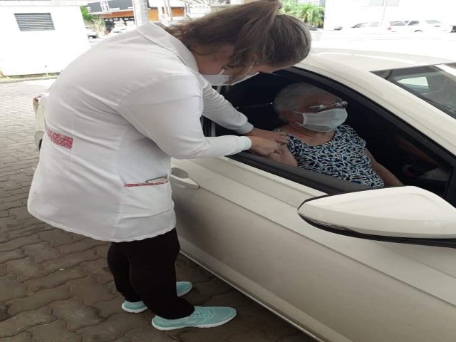 Rolante faz Drive Thru neste sábado para vacinar idosos acima de 80 anos 