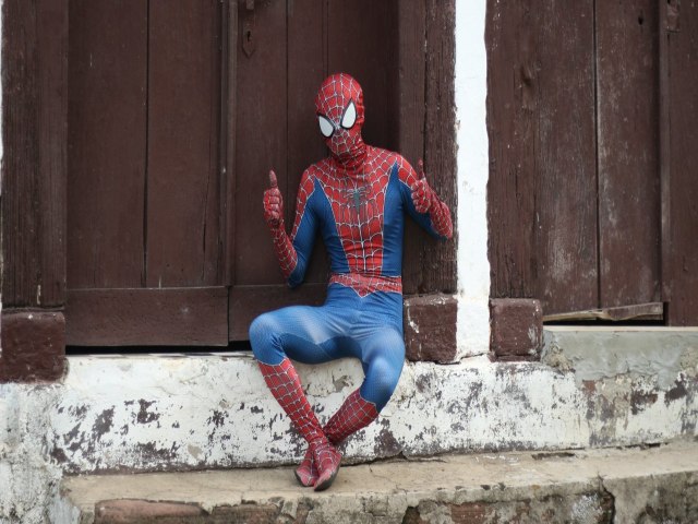 O Homem-Aranha de Nova Hartz quer ser um herói da solidariedade