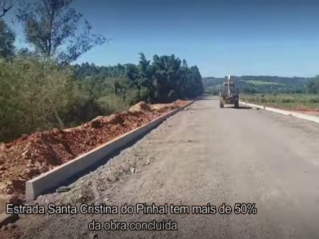 Estrada Santa Cristina do Pinhal tem mais de 50% da obra concluda