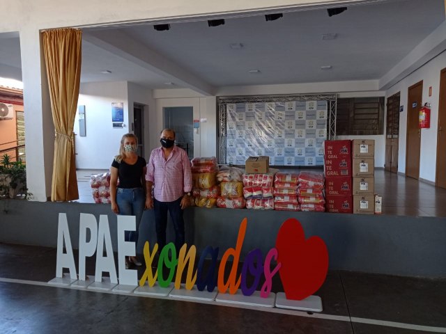 Fazendo apelo por solidariedade, Vereador Marivaldo doa meia tonelada de alimentos 