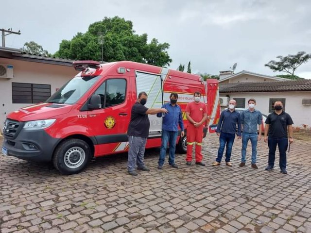 Prefeitura de Rolante entrega ambulância para Corpo de Bombeiros Voluntários 