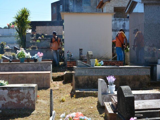 Cemitrio Municipal de Taquara recebe limpeza e corte de vegetao entre as sepulturas