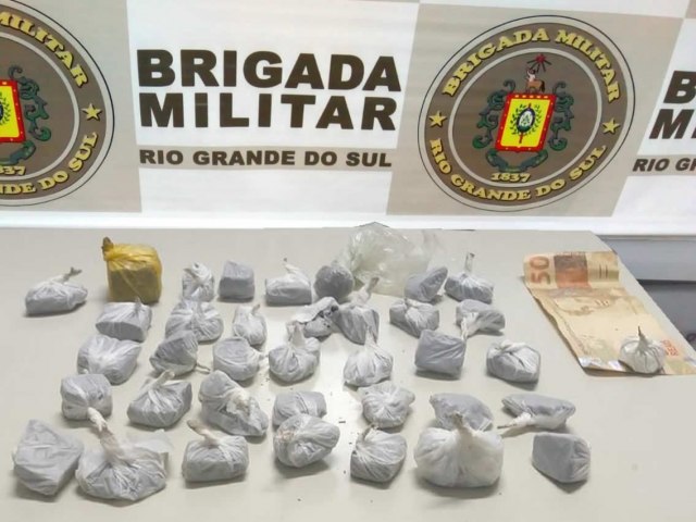 Brigada Militar prende dupla por trfico de drogas 