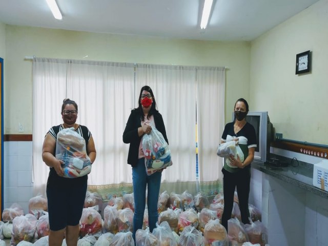 Secretaria de Educação e Esporte de Rolante entrega kits alimentação para mais de 2000 famílias 