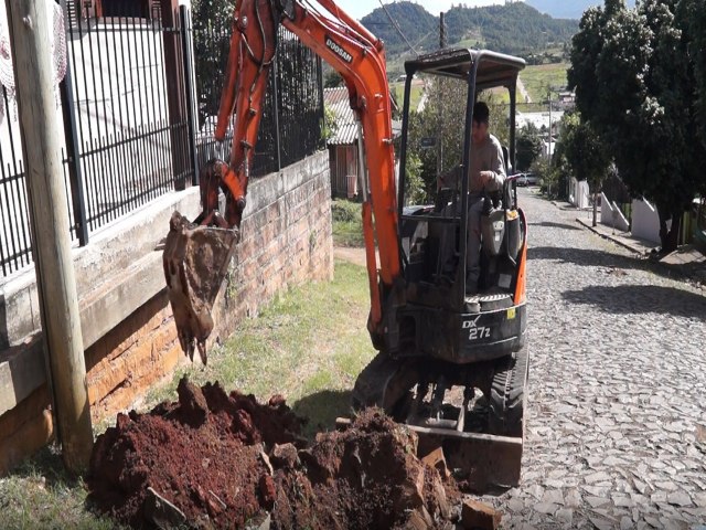 Prefeitura e Corsan iro executar ampliao da rede de gua no bairro Planaza