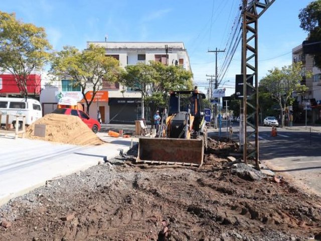 Iniciadas obras dos canteiros nas esquinas da Rua Tiradentes e Avenida João Corrêa em Sapiranga 
