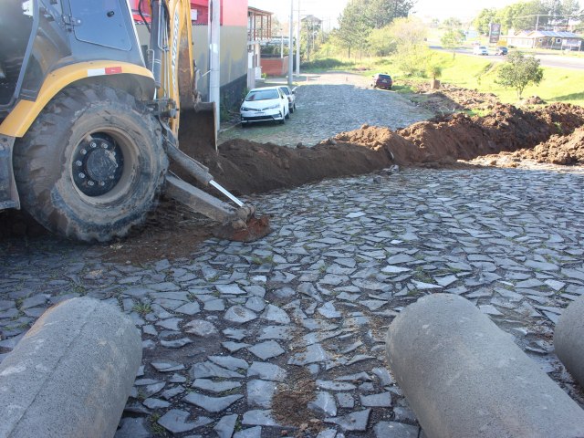 Prefeitura implanta nova rede de canalizao na Rua Araucria