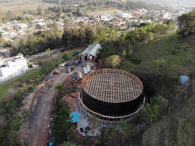 Construção do reservatório de água em Nova Hartz segue avançando 