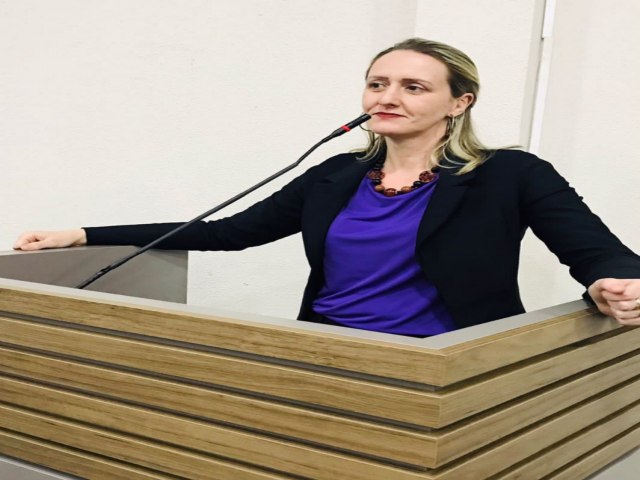 Vereadora Diana Spohr apresenta indicaes na ltima sesso legislativa de Igrejinha 