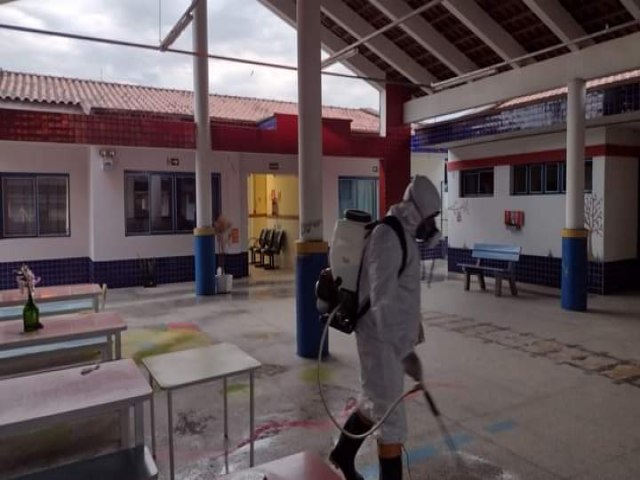 Defesa Civil de Taquara realiza a sanitizao de escolas infantis